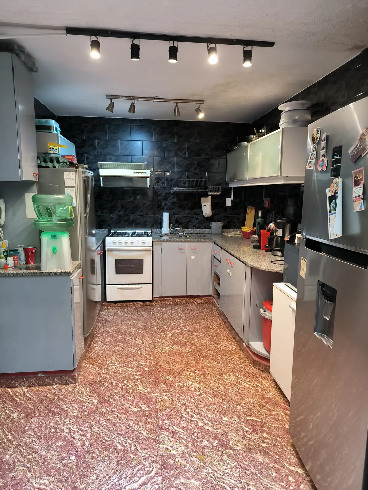 La misma cocina de Versalles antes de la remodelación